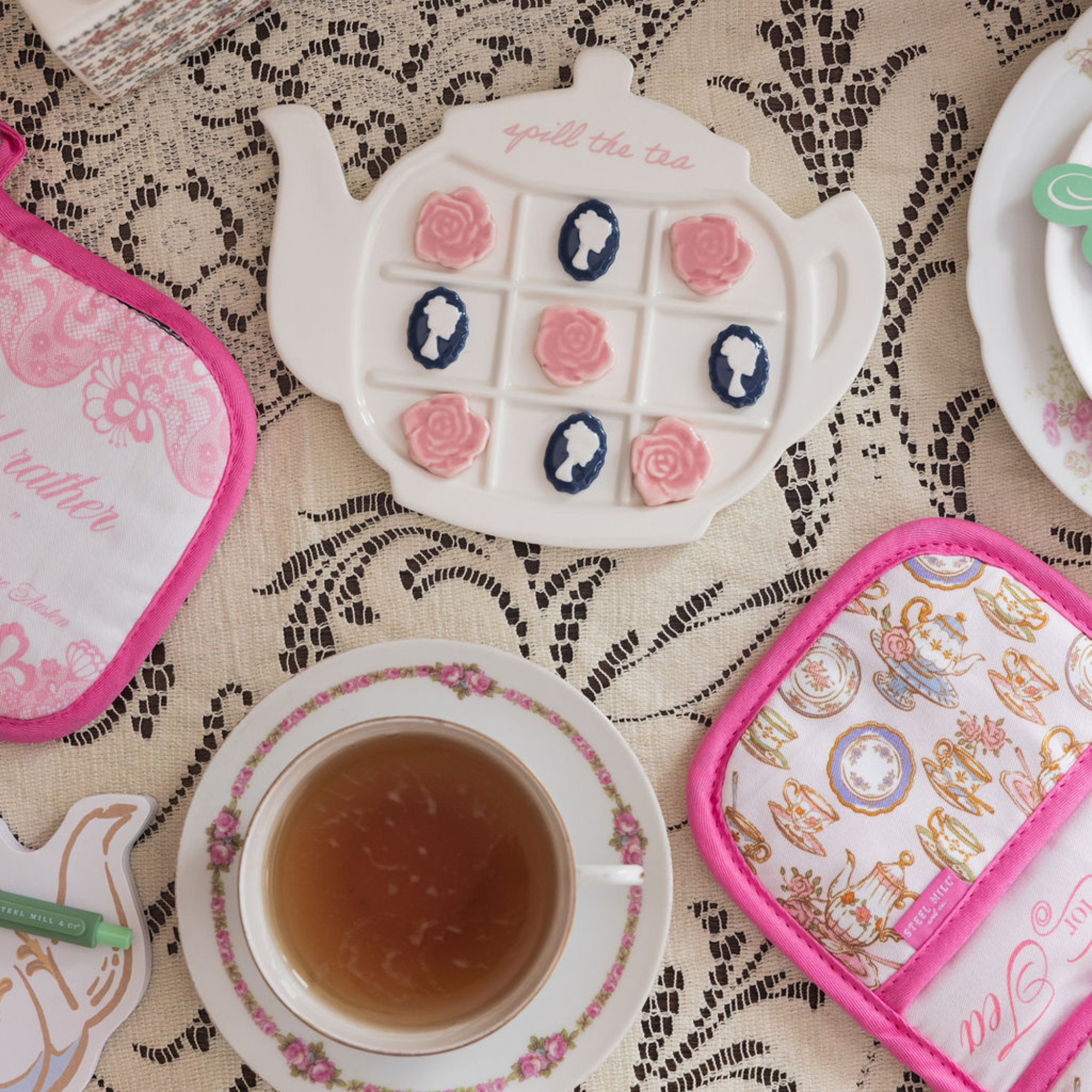 Tic Tac Toe, Teapot