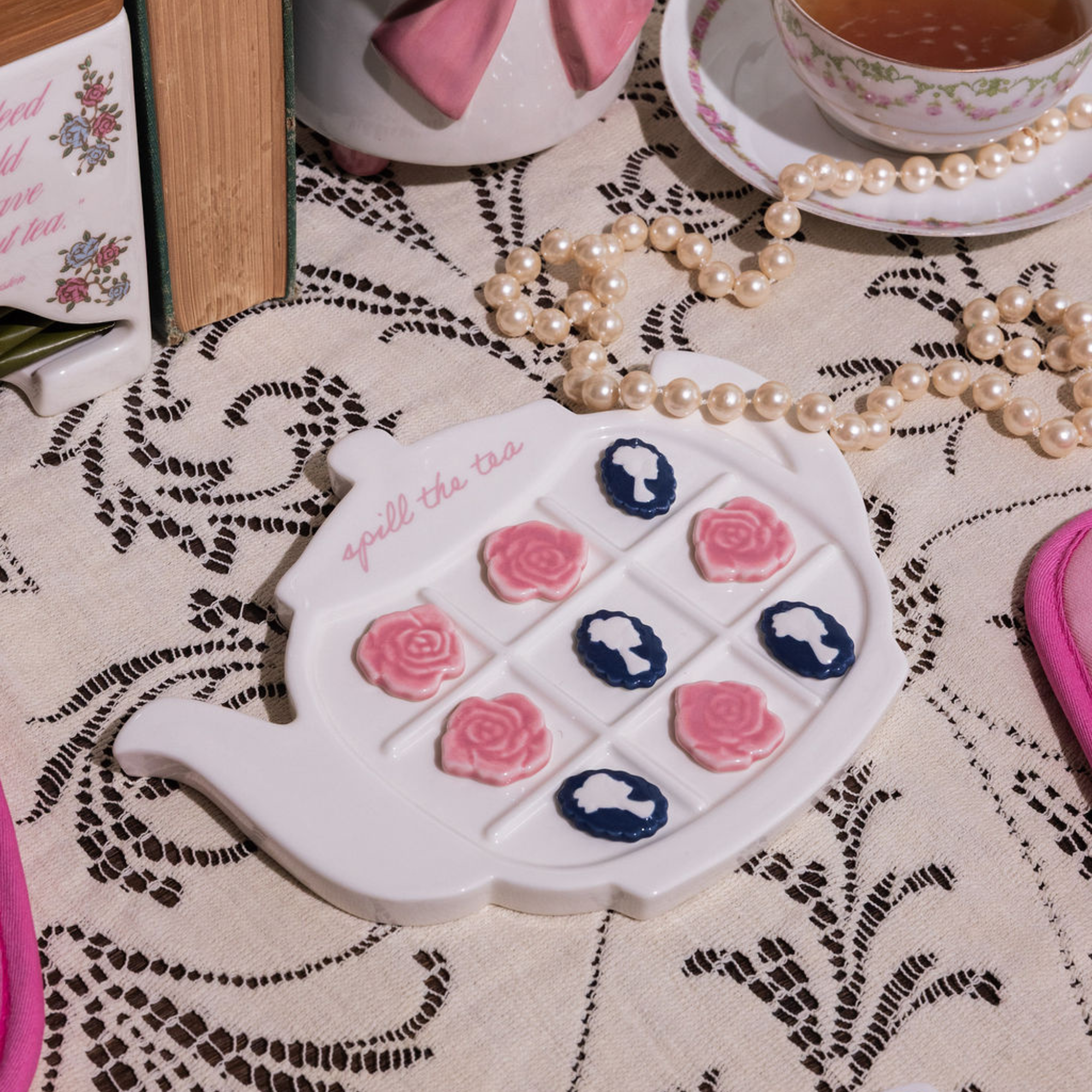 Tic Tac Toe, Teapot